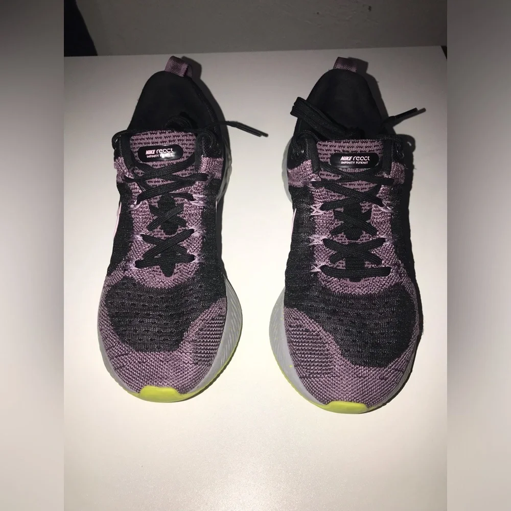 Nike 1972 React( Size 6.5) Infinity Run Flyknit 2 Violet Dust, Hiking Running
